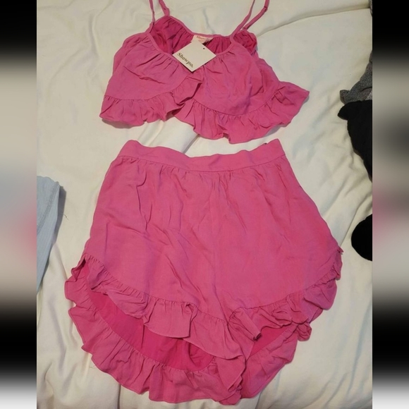 Two piece Showpo Set size 6 - Picture 2 of 3